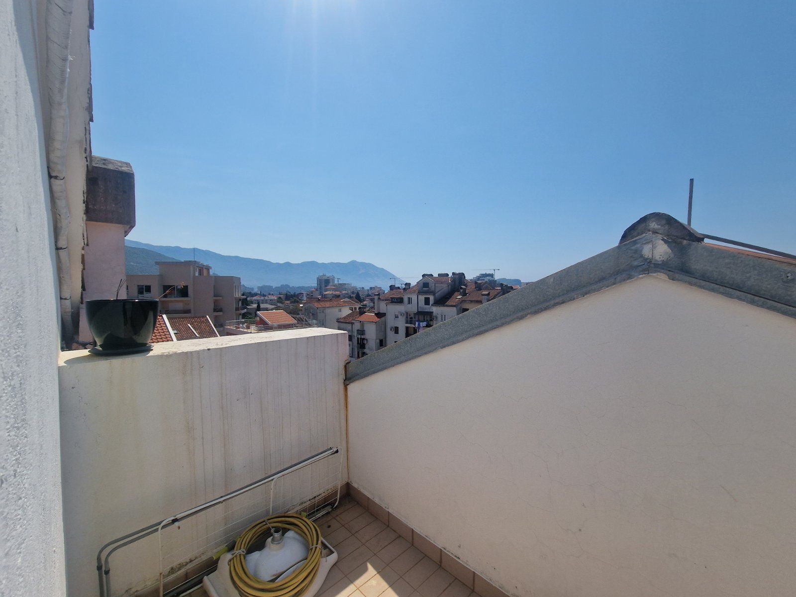 amforaproperty.com/Dvosoban stan 60m2 u Budvi (NA DUZI PERIOD)