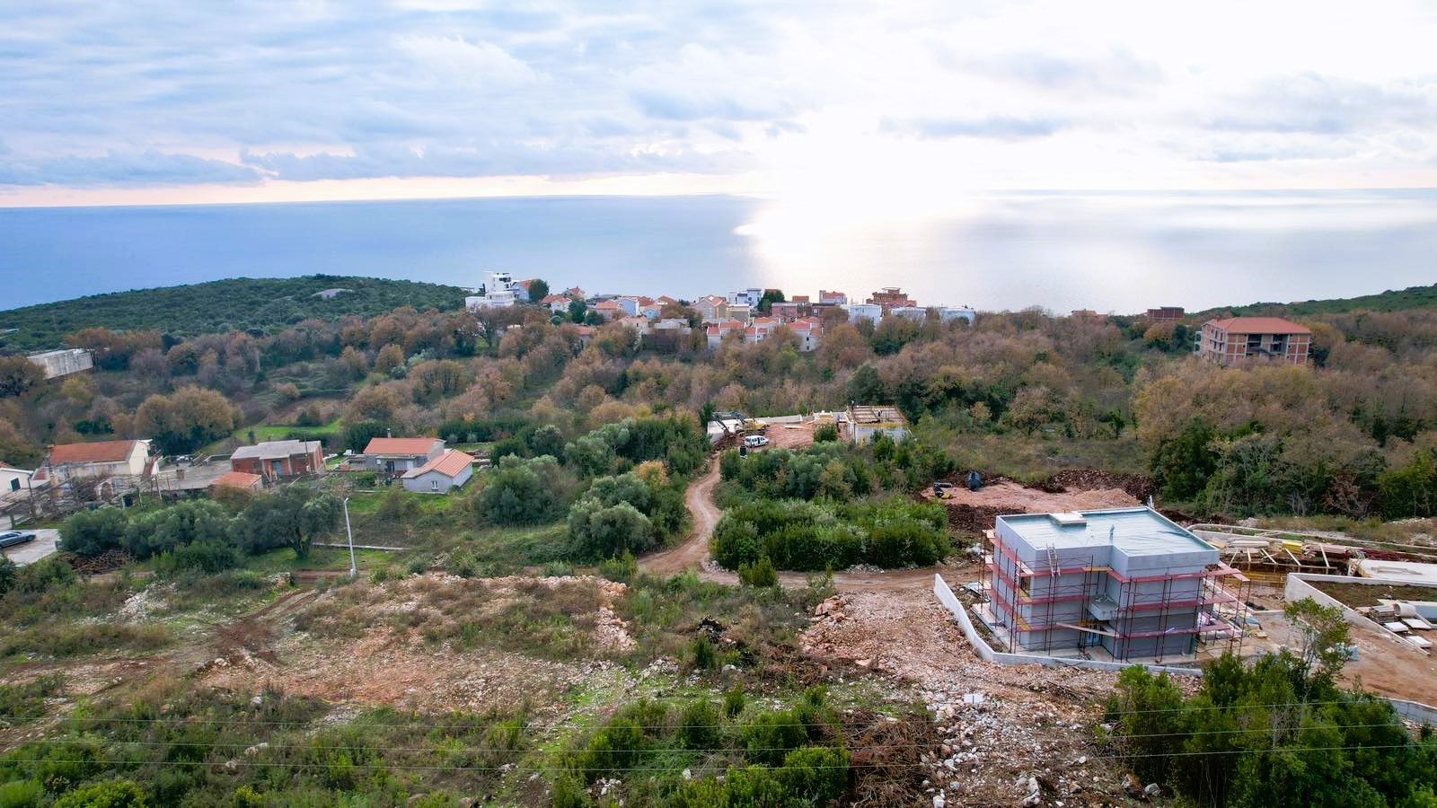 amforaproperty.com/Urbanizovan plac 480m2 sa pogledom na more- Krimovica,Kotor