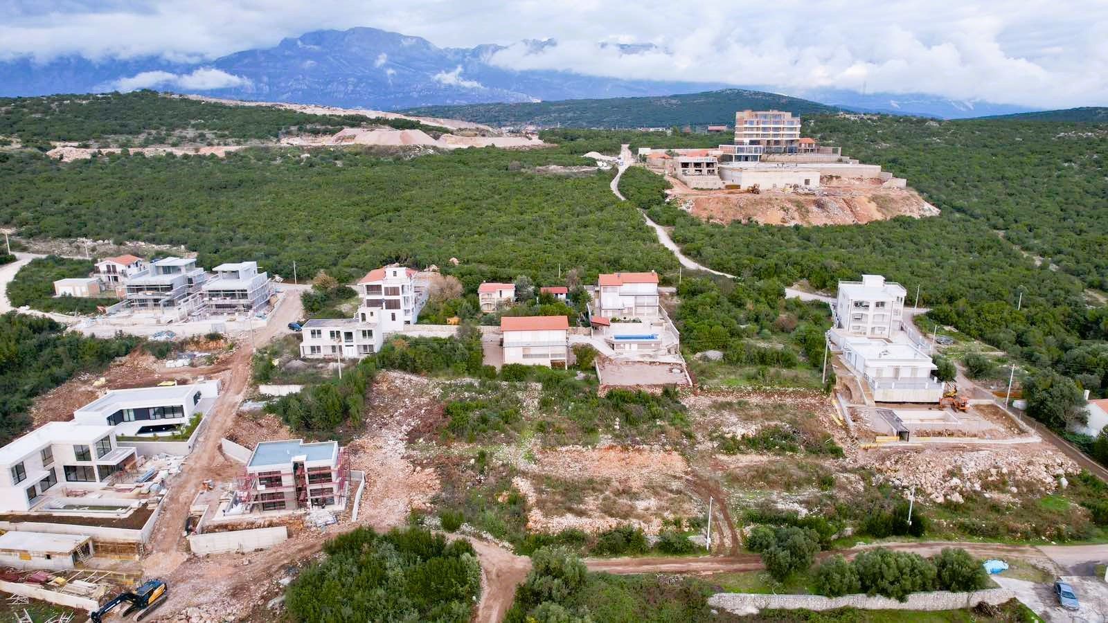 amforaproperty.com/Urbanizovan plac 480m2 sa pogledom na more- Krimovica,Kotor
