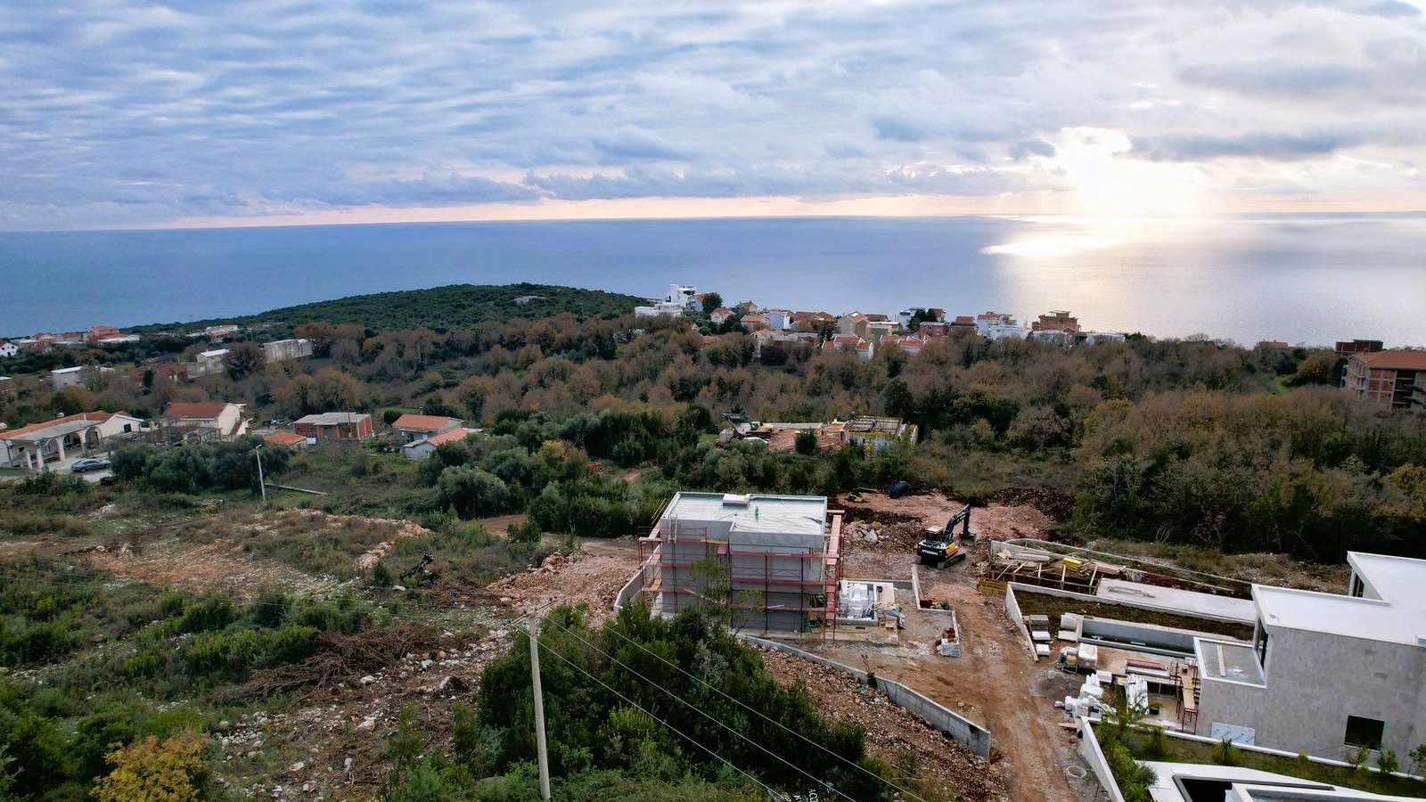 amforaproperty.com/Urbanizovan plac 480m2 sa pogledom na more- Krimovica,Kotor