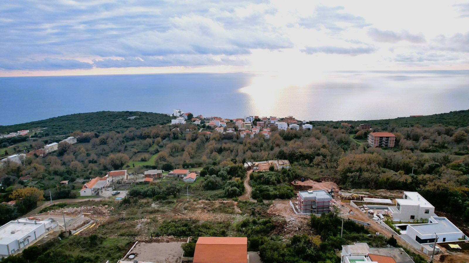 amforaproperty.com/Urbanizovan plac 480m2 sa pogledom na more- Krimovica,Kotor