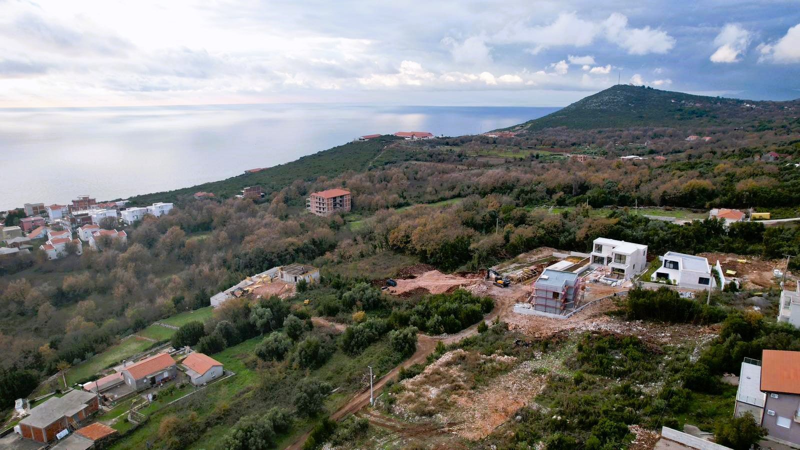 amforaproperty.com/Urbanizovan plac 480m2 sa pogledom na more- Krimovica,Kotor