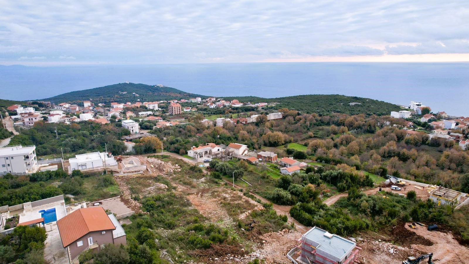 amforaproperty.com/Urbanizovan plac 625m2 sa pogledom na more- Krimovica,Kotor