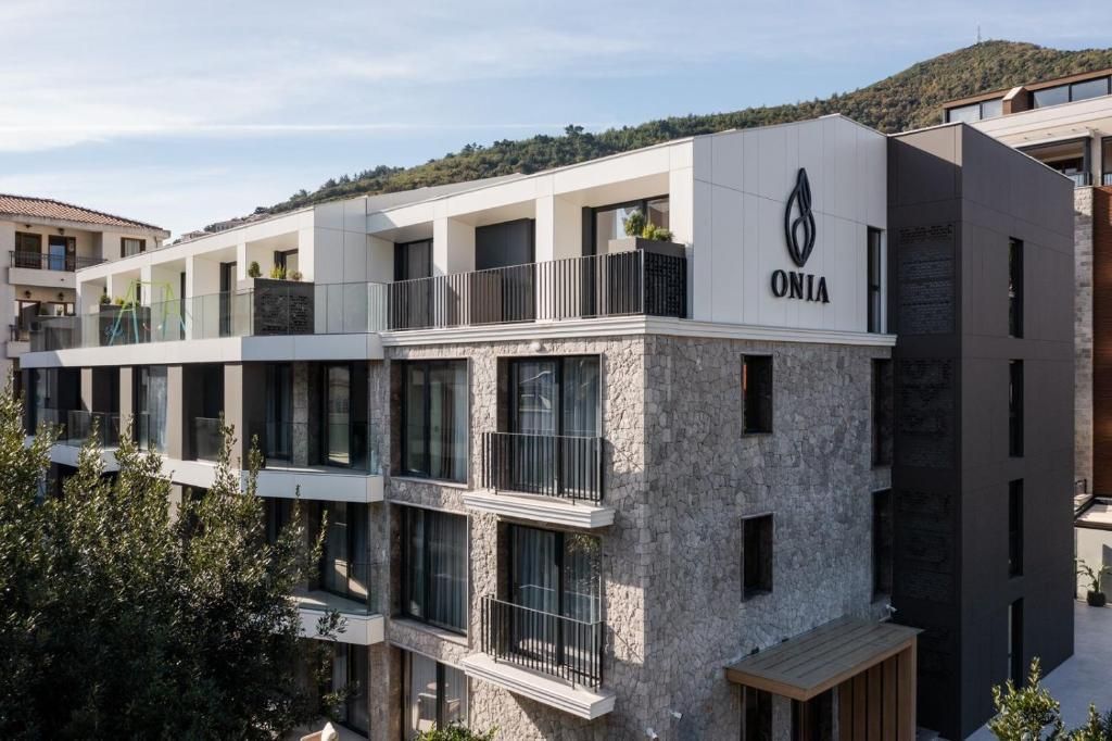 amforaproperty.com/EKSKLUZIVNO! Nov, luksuzan i potpuno opremljen jednosoban stan 69m² u prestižnom stambenom kompleksu – Budva
