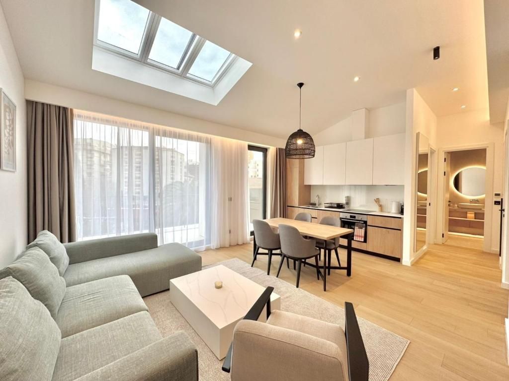 amforaproperty.com/EKSKLUZIVNO! Nov, luksuzan i potpuno opremljen jednosoban stan 69m² u prestižnom stambenom kompleksu – Budva