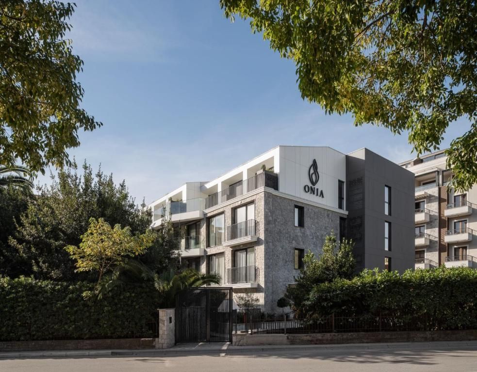 amforaproperty.com/EKSKLUZIVNO! Nov, luksuzan i potpuno opremljen dvosoban stan 115.84m² u prestižnom stambenom kompleksu – Budva