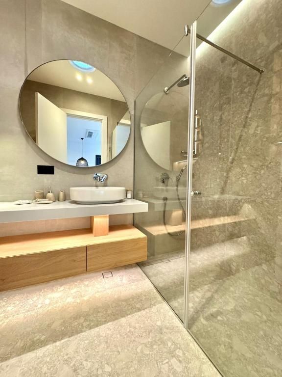 amforaproperty.com/EKSKLUZIVNO! Nov, luksuzan i potpuno opremljen dvosoban stan 115.84m² u prestižnom stambenom kompleksu – Budva