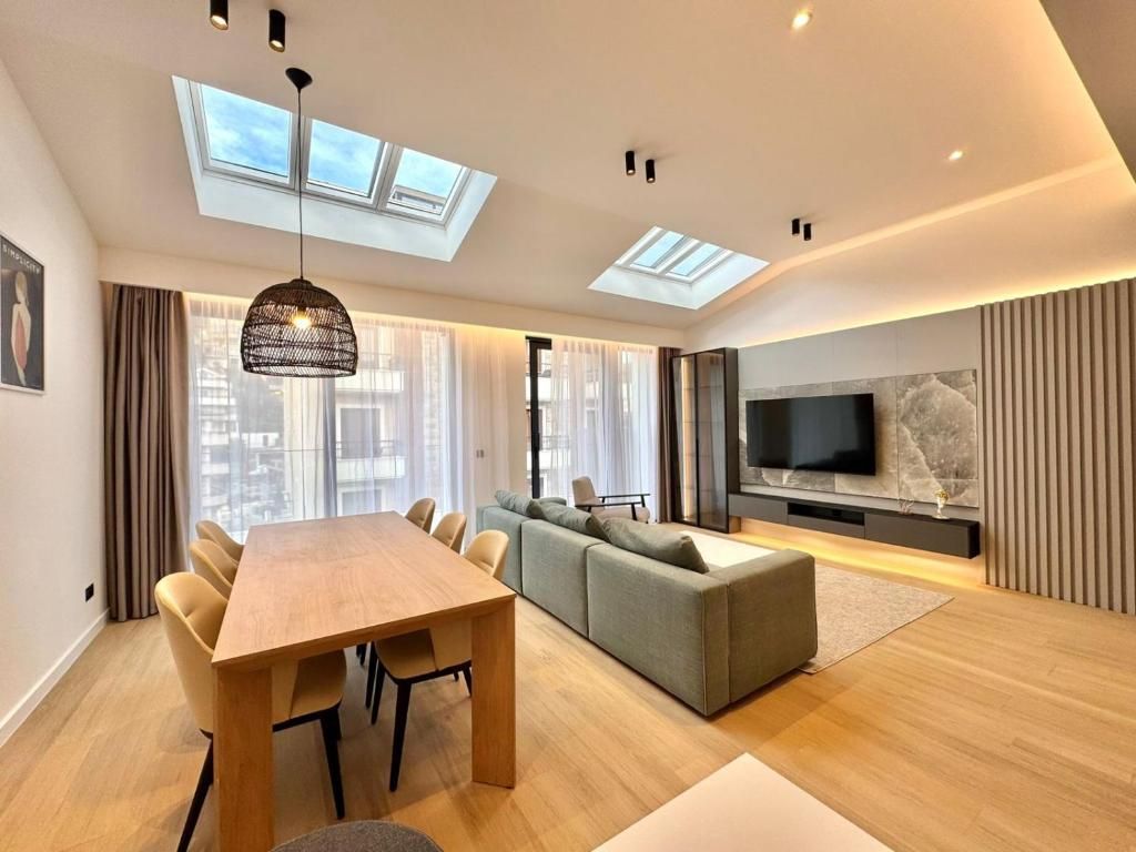 amforaproperty.com/EKSKLUZIVNO! Nov, luksuzan i potpuno opremljen dvosoban stan 115.84m² u prestižnom stambenom kompleksu – Budva