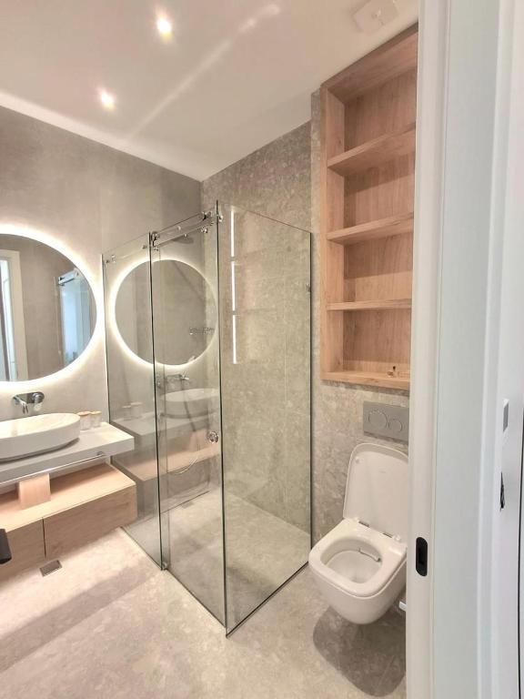amforaproperty.com/EKSKLUZIVNO! Nov, luksuzan i potpuno opremljen dvosoban stan 115.84m² u prestižnom stambenom kompleksu – Budva