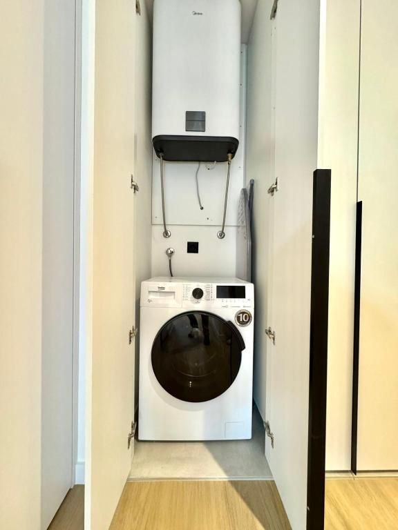 amforaproperty.com/EKSKLUZIVNO! Nov, luksuzan i potpuno opremljen dvosoban stan 115.84m² u prestižnom stambenom kompleksu – Budva