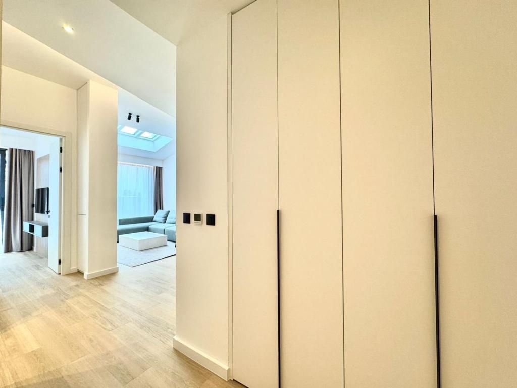 amforaproperty.com/EKSKLUZIVNO! Nov, luksuzan i potpuno opremljen dvosoban stan 115.84m² u prestižnom stambenom kompleksu – Budva
