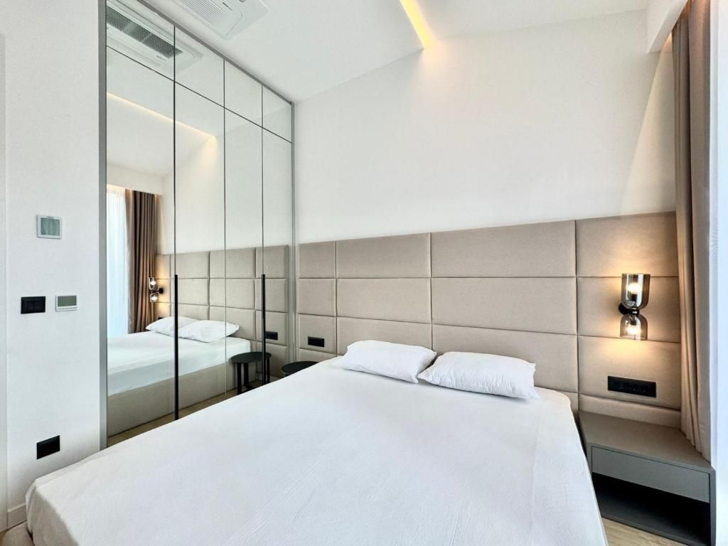 amforaproperty.com/EKSKLUZIVNO! Nov, luksuzan i potpuno opremljen dvosoban stan 115.84m² u prestižnom stambenom kompleksu – Budva