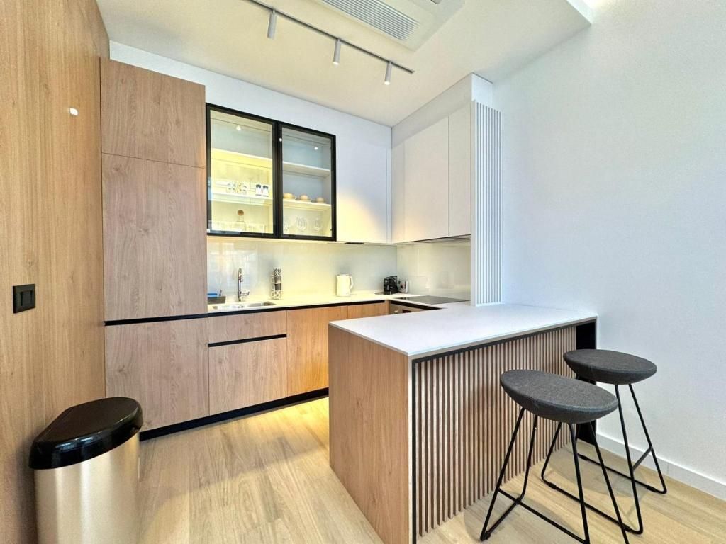 amforaproperty.com/EKSKLUZIVNO! Nov, luksuzan i potpuno opremljen dvosoban stan 115.84m² u prestižnom stambenom kompleksu – Budva