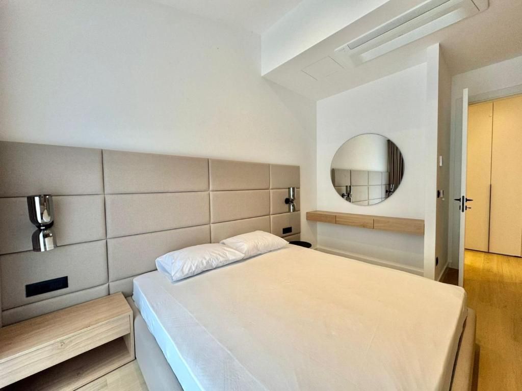 amforaproperty.com/EKSKLUZIVNO! Nov, luksuzan i potpuno opremljen dvosoban stan 115.84m² u prestižnom stambenom kompleksu – Budva