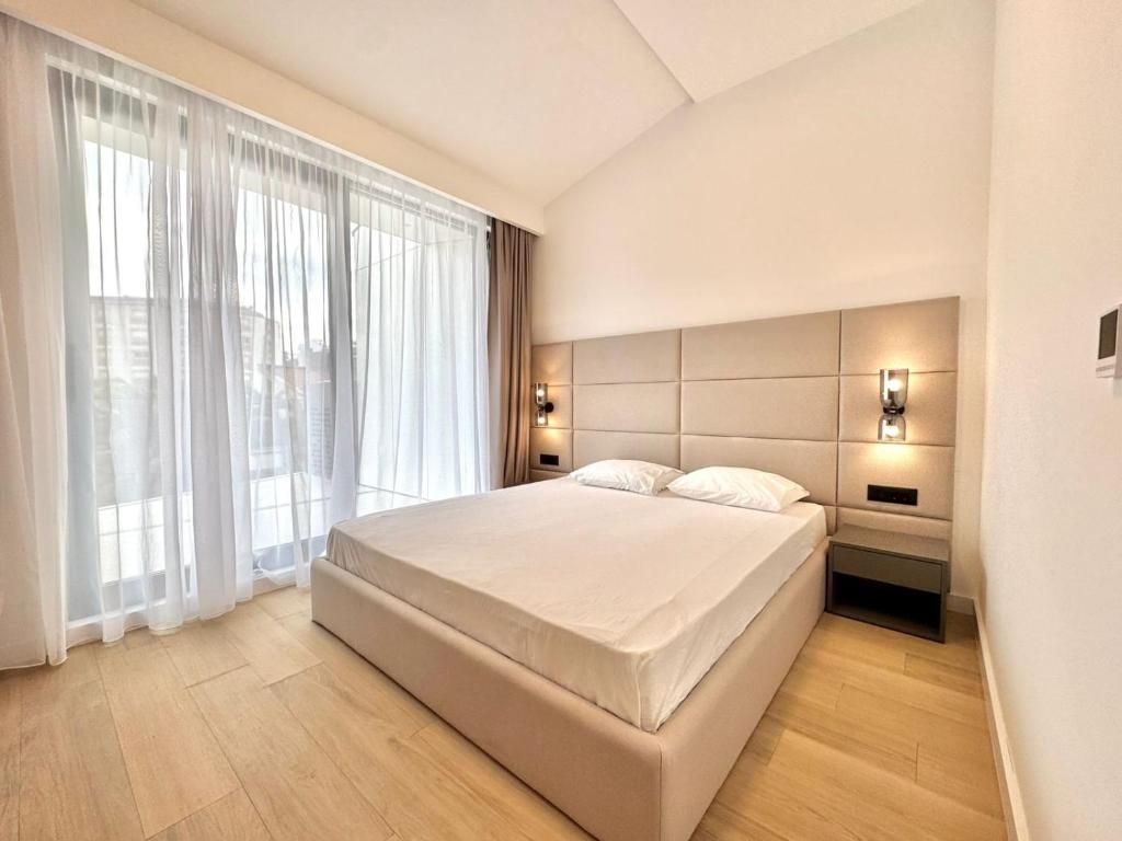 amforaproperty.com/EKSKLUZIVNO! Nov, luksuzan i potpuno opremljen dvosoban stan 115.84m² u prestižnom stambenom kompleksu – Budva
