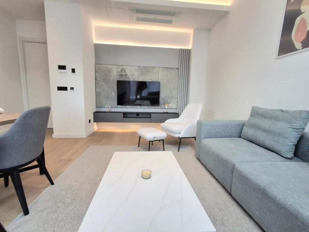 amforaproperty.com/EKSKLUZIVNO! Nov, luksuzan i potpuno opremljen dvosoban stan 115.84m² u prestižnom stambenom kompleksu – Budva