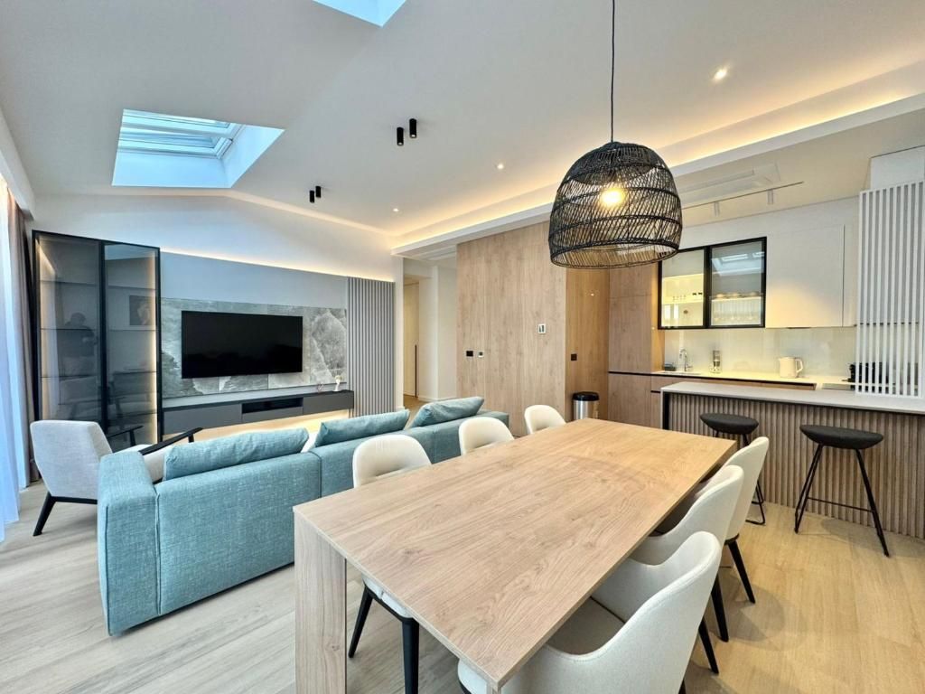 amforaproperty.com/EKSKLUZIVNO! Nov, luksuzan i potpuno opremljen dvosoban stan 115.84m² u prestižnom stambenom kompleksu – Budva