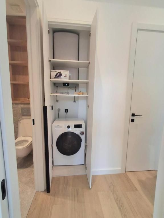 amforaproperty.com/EKSKLUZIVNO! Nov, luksuzan i potpuno opremljen dvosoban stan 115.84m² u prestižnom stambenom kompleksu – Budva