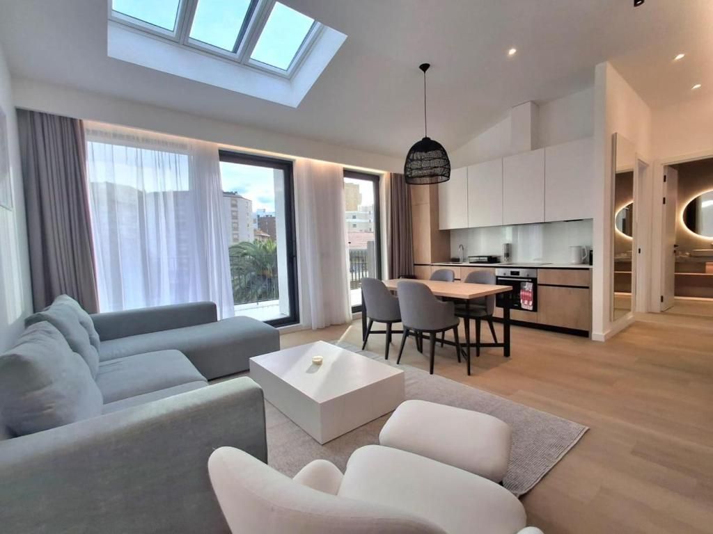 amforaproperty.com/EKSKLUZIVNO! Nov, luksuzan i potpuno opremljen dvosoban stan 115.84m² u prestižnom stambenom kompleksu – Budva