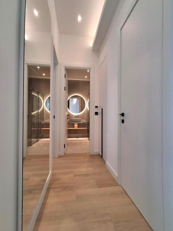 amforaproperty.com/EKSKLUZIVNO! Nov, luksuzan i potpuno opremljen dvosoban stan 115.84m² u prestižnom stambenom kompleksu – Budva