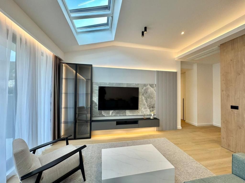 amforaproperty.com/EKSKLUZIVNO! Nov, luksuzan i potpuno opremljen dvosoban stan 115.84m² u prestižnom stambenom kompleksu – Budva