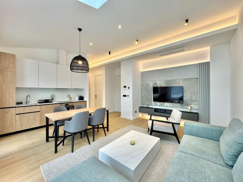 amforaproperty.com/EKSKLUZIVNO! Nov, luksuzan i potpuno opremljen dvosoban stan 115.84m² u prestižnom stambenom kompleksu – Budva
