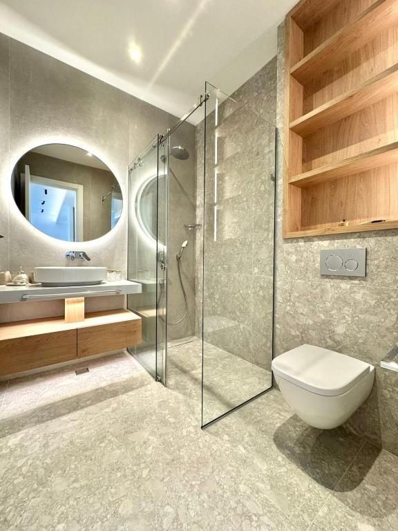 amforaproperty.com/EKSKLUZIVNO! Nov, luksuzan i potpuno opremljen dvosoban stan 115.84m² u prestižnom stambenom kompleksu – Budva