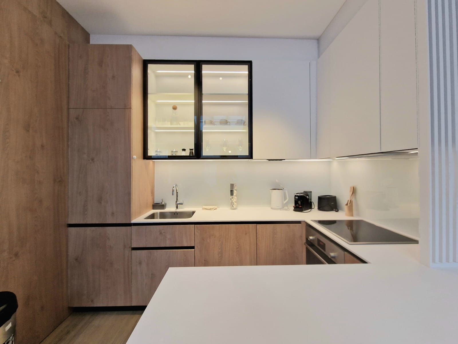amforaproperty.com/EKSKLUZIVNO! Nov, luksuzan i potpuno opremljen dvosoban stan 106.13m² u prestižnom stambenom kompleksu – Budva