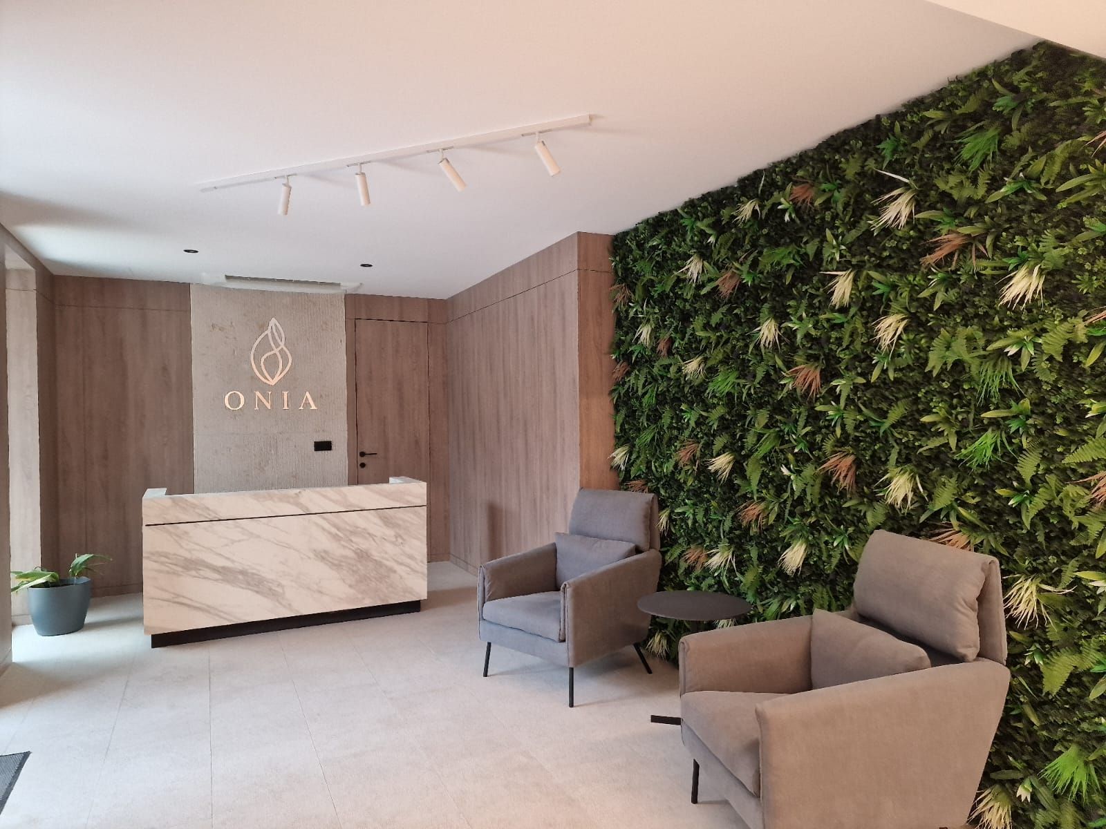 amforaproperty.com/EKSKLUZIVNO! Nov, luksuzan i potpuno opremljen dvosoban stan 106.13m² u prestižnom stambenom kompleksu – Budva