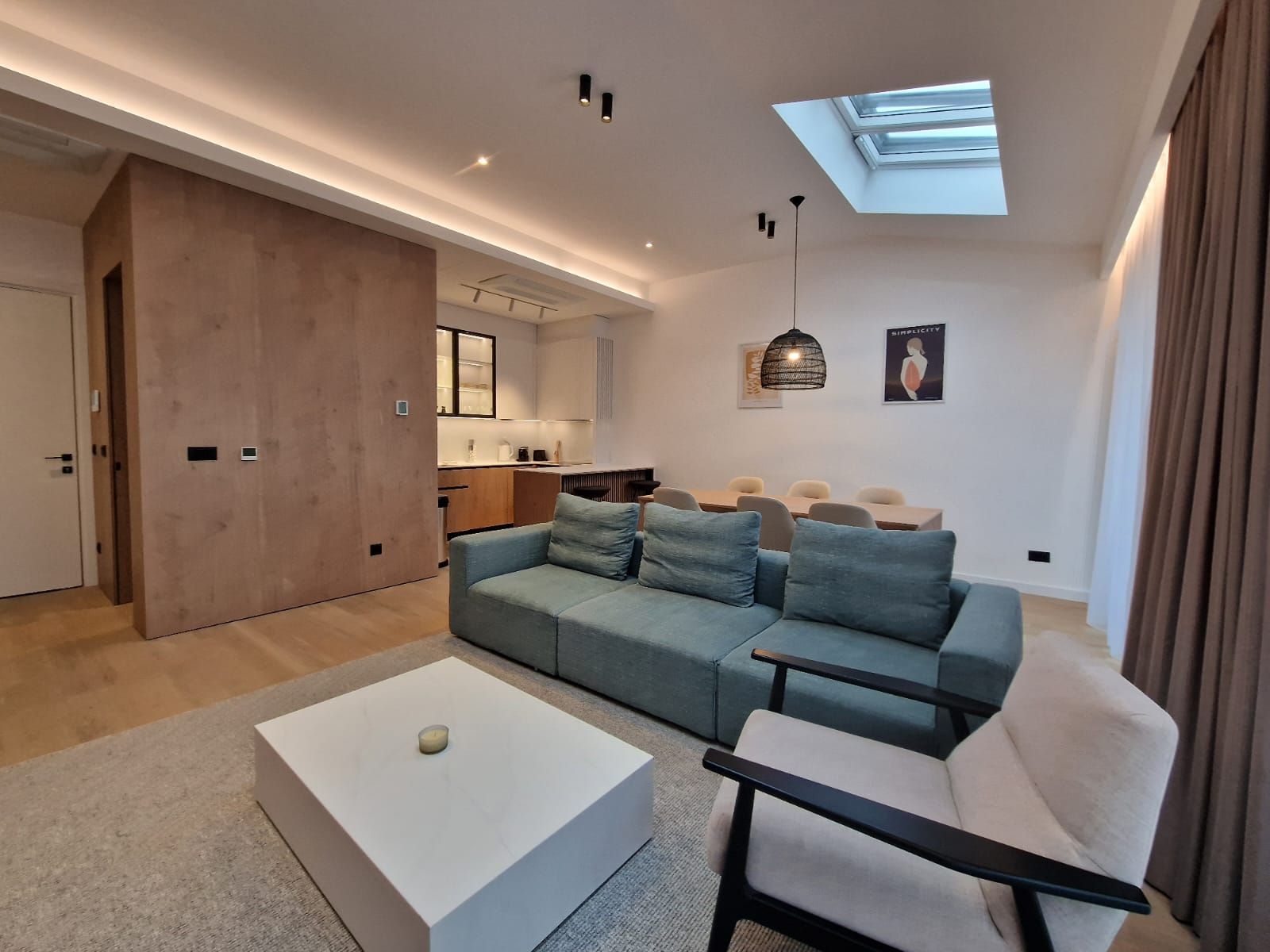 amforaproperty.com/EKSKLUZIVNO! Nov, luksuzan i potpuno opremljen dvosoban stan 106.13m² u prestižnom stambenom kompleksu – Budva