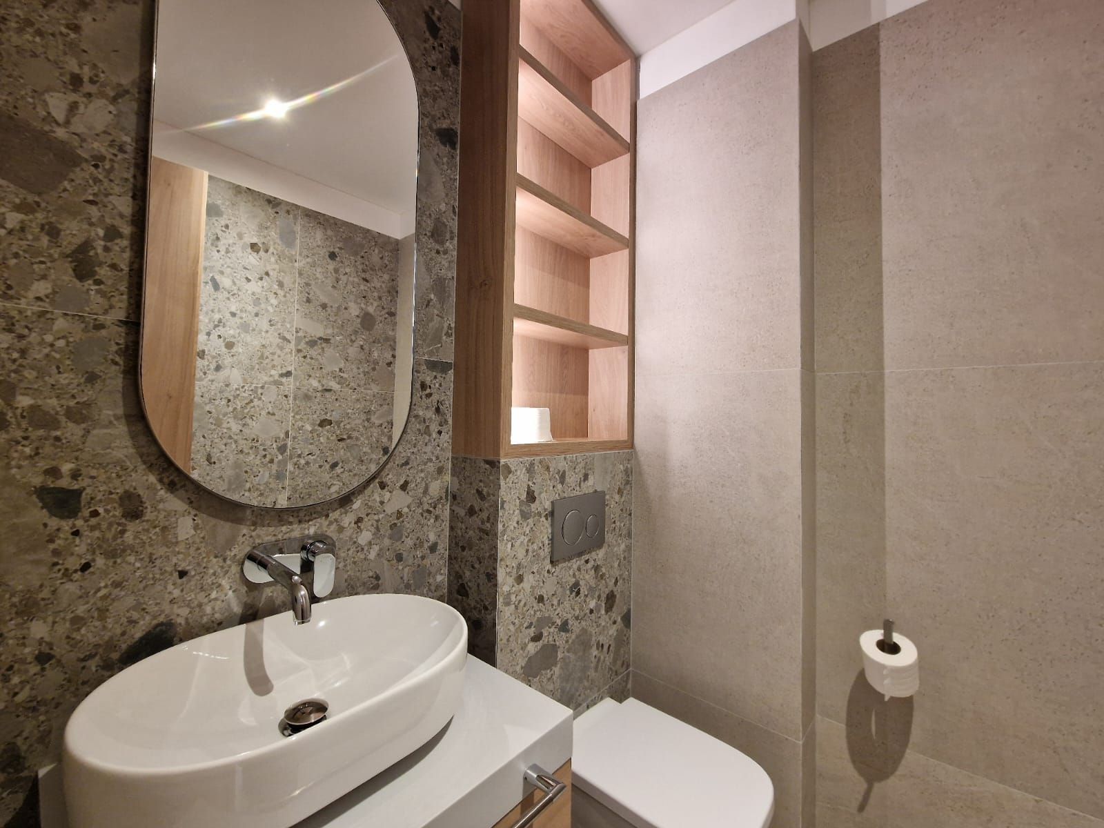 amforaproperty.com/EKSKLUZIVNO! Nov, luksuzan i potpuno opremljen dvosoban stan 106.13m² u prestižnom stambenom kompleksu – Budva