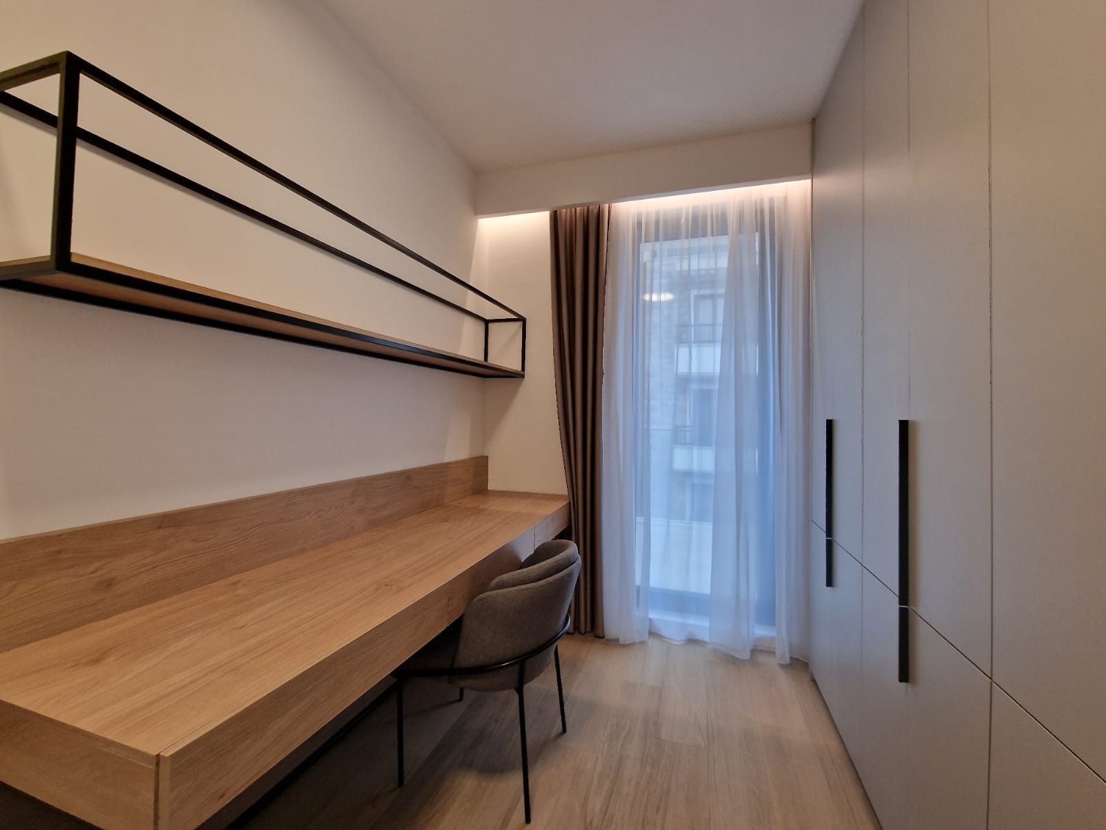 amforaproperty.com/EKSKLUZIVNO! Nov, luksuzan i potpuno opremljen dvosoban stan 106.13m² u prestižnom stambenom kompleksu – Budva