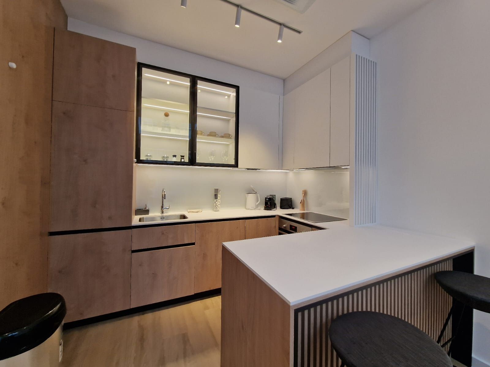 amforaproperty.com/EKSKLUZIVNO! Nov, luksuzan i potpuno opremljen dvosoban stan 106.13m² u prestižnom stambenom kompleksu – Budva