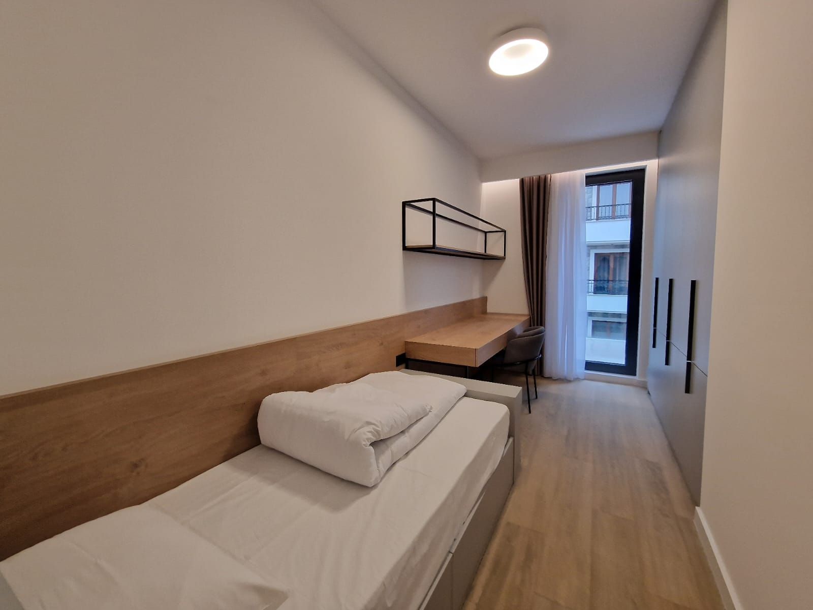 amforaproperty.com/EKSKLUZIVNO! Nov, luksuzan i potpuno opremljen dvosoban stan 106.13m² u prestižnom stambenom kompleksu – Budva