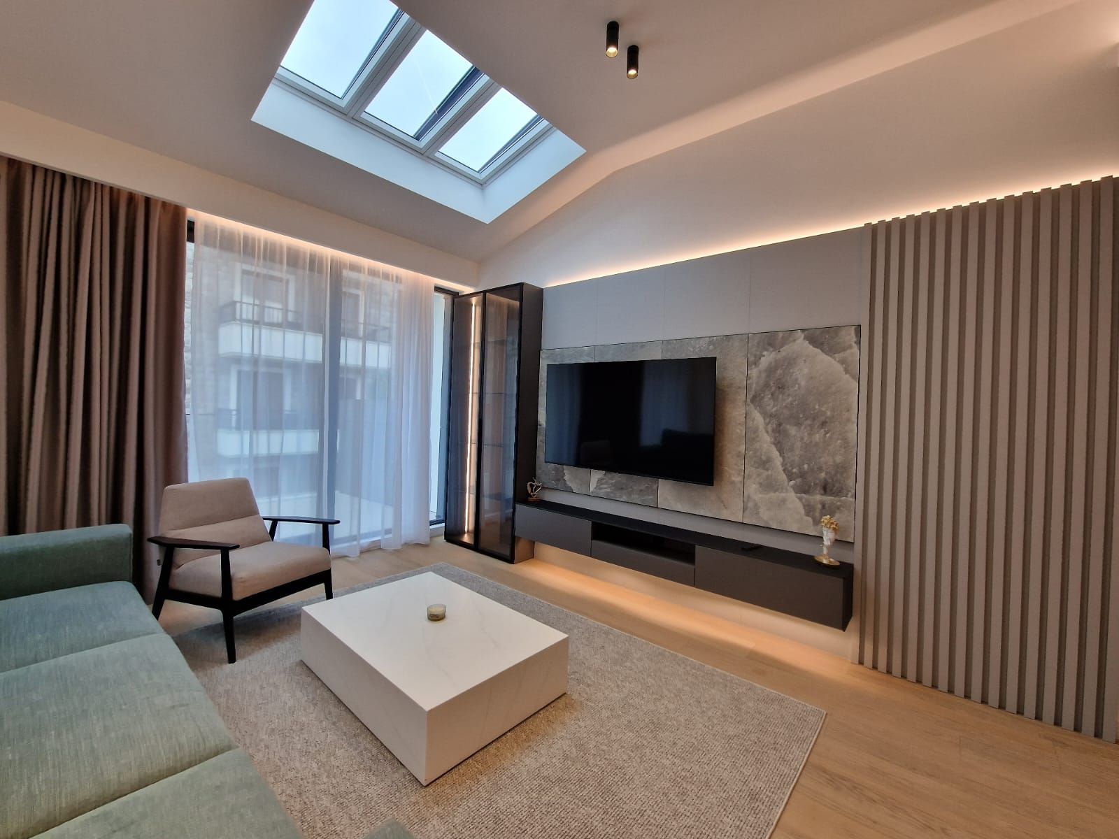 amforaproperty.com/EKSKLUZIVNO! Nov, luksuzan i potpuno opremljen dvosoban stan 106.13m² u prestižnom stambenom kompleksu – Budva