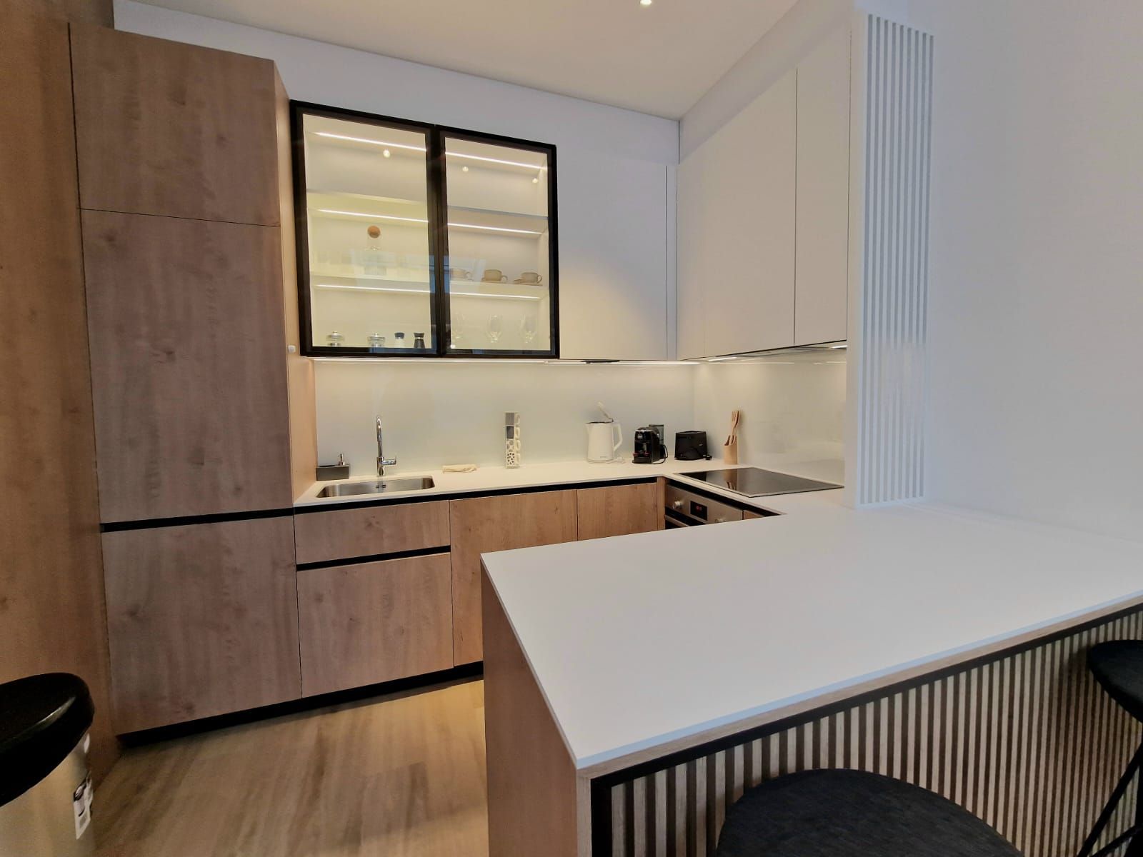 amforaproperty.com/EKSKLUZIVNO! Nov, luksuzan i potpuno opremljen dvosoban stan 106.13m² u prestižnom stambenom kompleksu – Budva