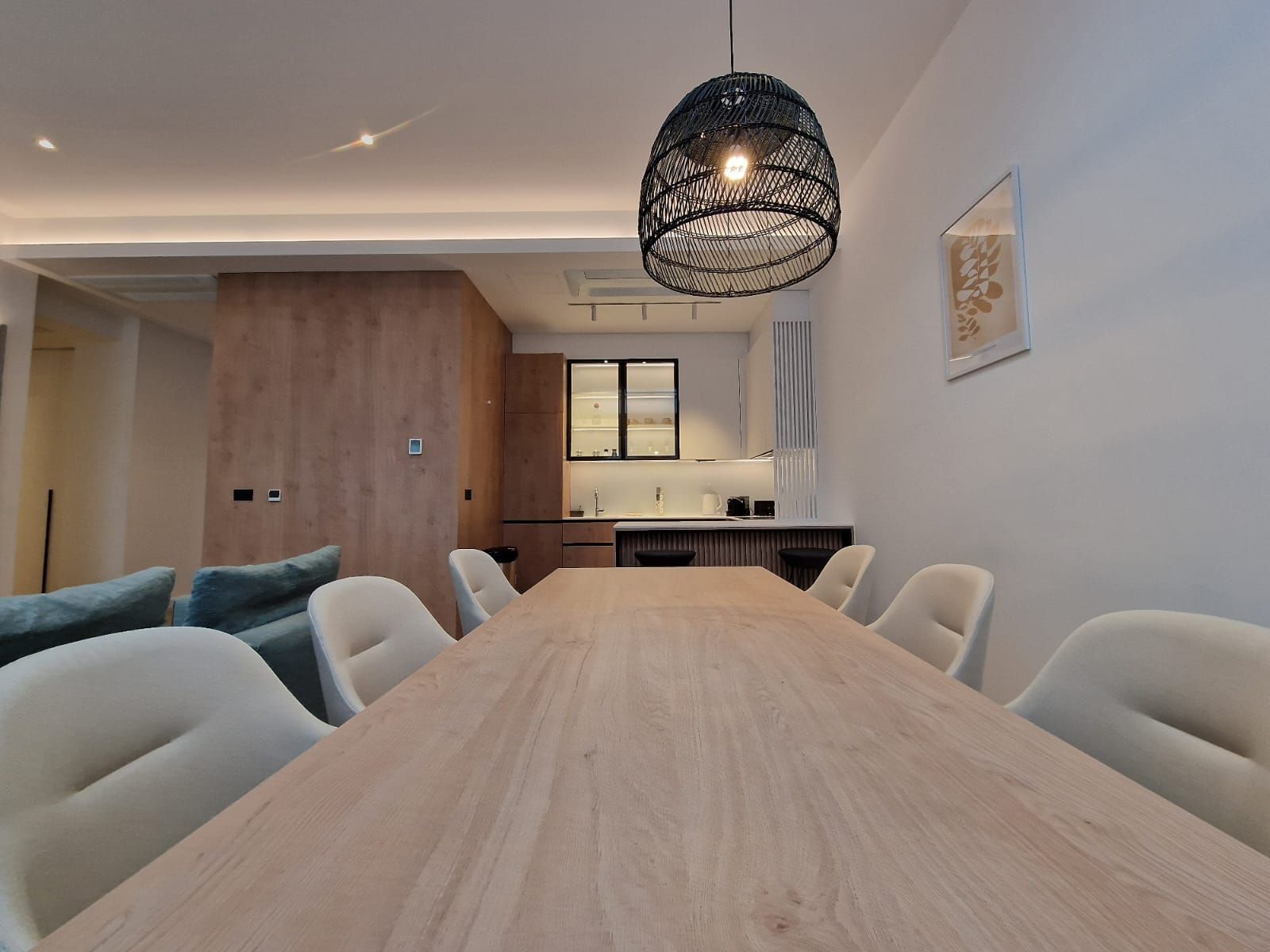 amforaproperty.com/EKSKLUZIVNO! Nov, luksuzan i potpuno opremljen dvosoban stan 106.13m² u prestižnom stambenom kompleksu – Budva