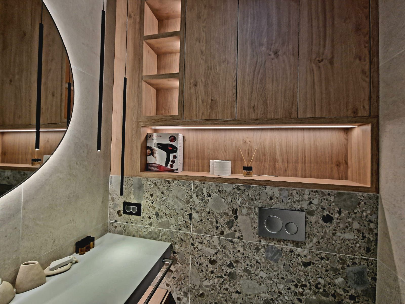 amforaproperty.com/EKSKLUZIVNO! Nov, luksuzan i potpuno opremljen dvosoban stan 106.13m² u prestižnom stambenom kompleksu – Budva