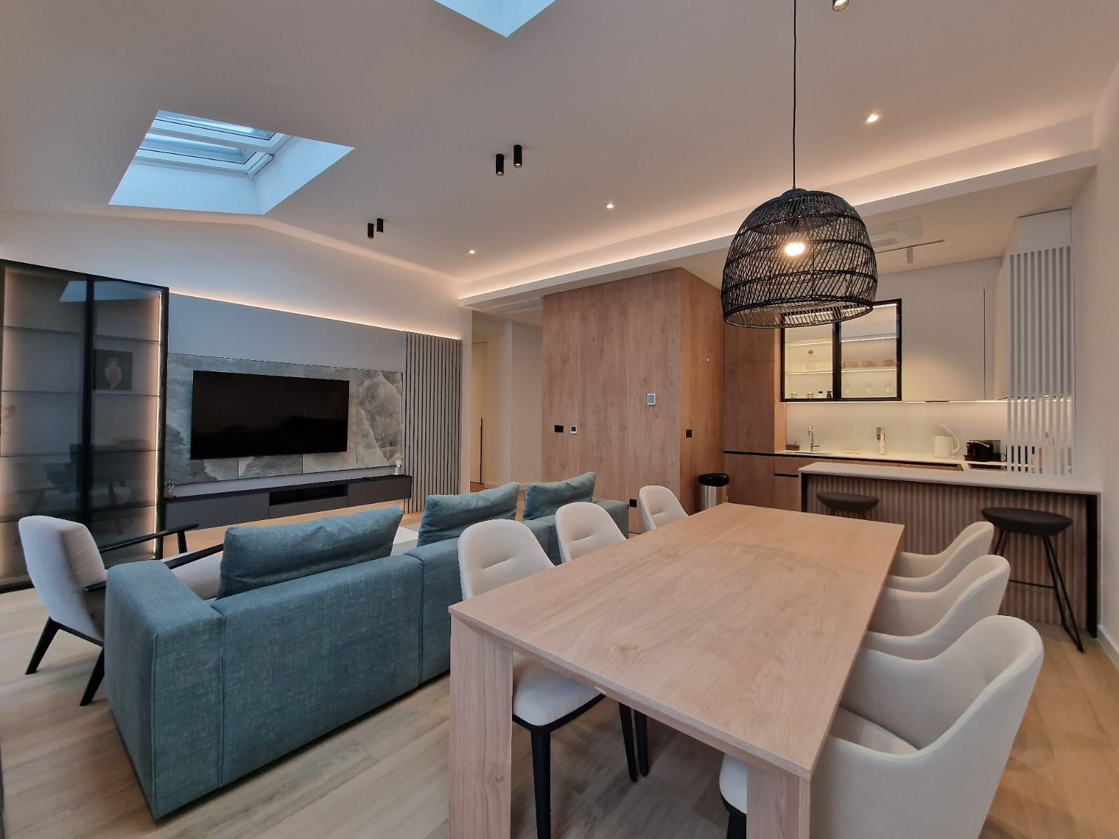 amforaproperty.com/EKSKLUZIVNO! Nov, luksuzan i potpuno opremljen dvosoban stan 106.13m² u prestižnom stambenom kompleksu – Budva