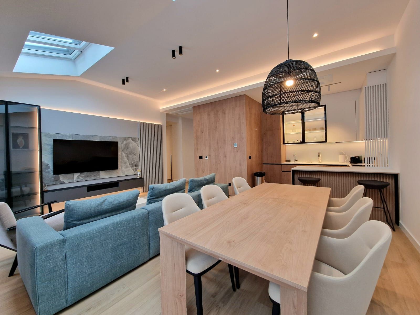 amforaproperty.com/EKSKLUZIVNO! Nov, luksuzan i potpuno opremljen dvosoban stan 106.13m² u prestižnom stambenom kompleksu – Budva
