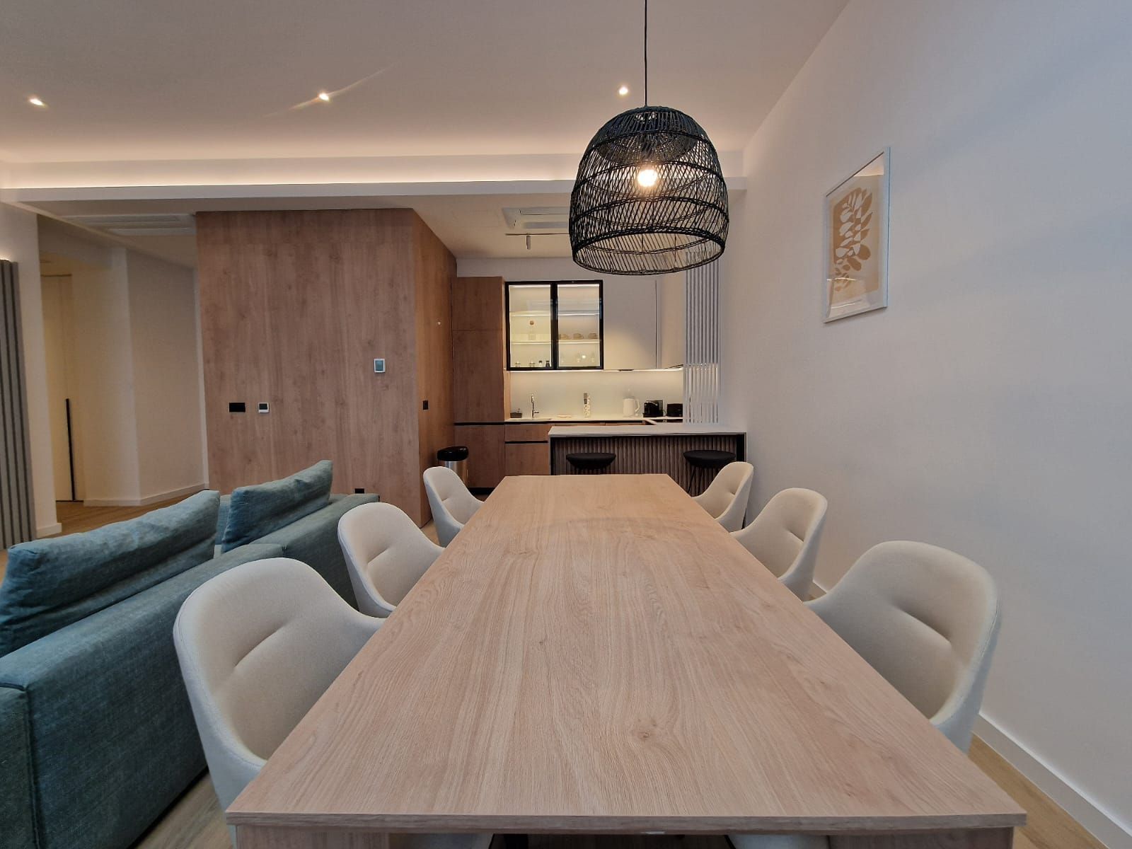 amforaproperty.com/EKSKLUZIVNO! Nov, luksuzan i potpuno opremljen dvosoban stan 106.13m² u prestižnom stambenom kompleksu – Budva
