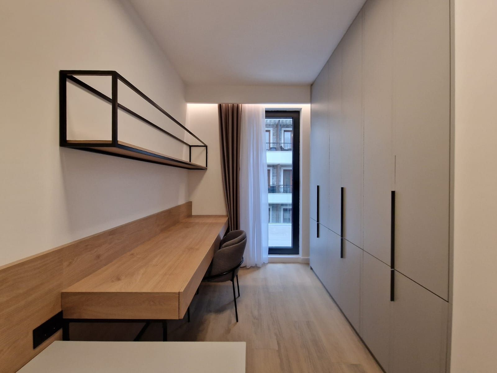 amforaproperty.com/EKSKLUZIVNO! Nov, luksuzan i potpuno opremljen dvosoban stan 106.13m² u prestižnom stambenom kompleksu – Budva