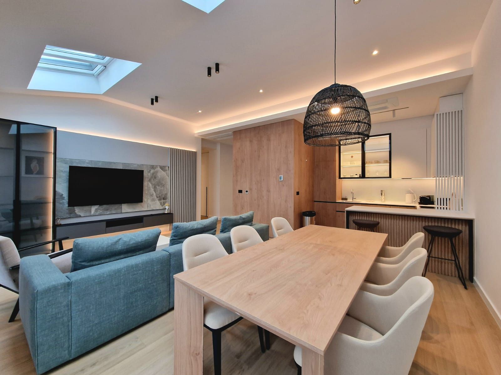 amforaproperty.com/EKSKLUZIVNO! Nov, luksuzan i potpuno opremljen dvosoban stan 106.13m² u prestižnom stambenom kompleksu – Budva