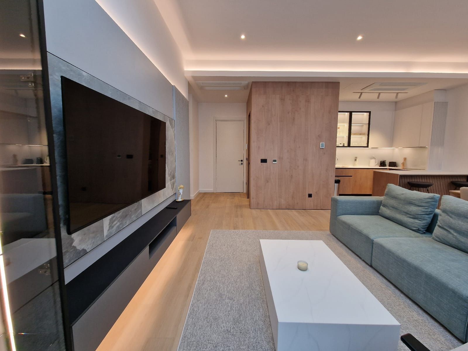amforaproperty.com/EKSKLUZIVNO! Nov, luksuzan i potpuno opremljen dvosoban stan 106.13m² u prestižnom stambenom kompleksu – Budva
