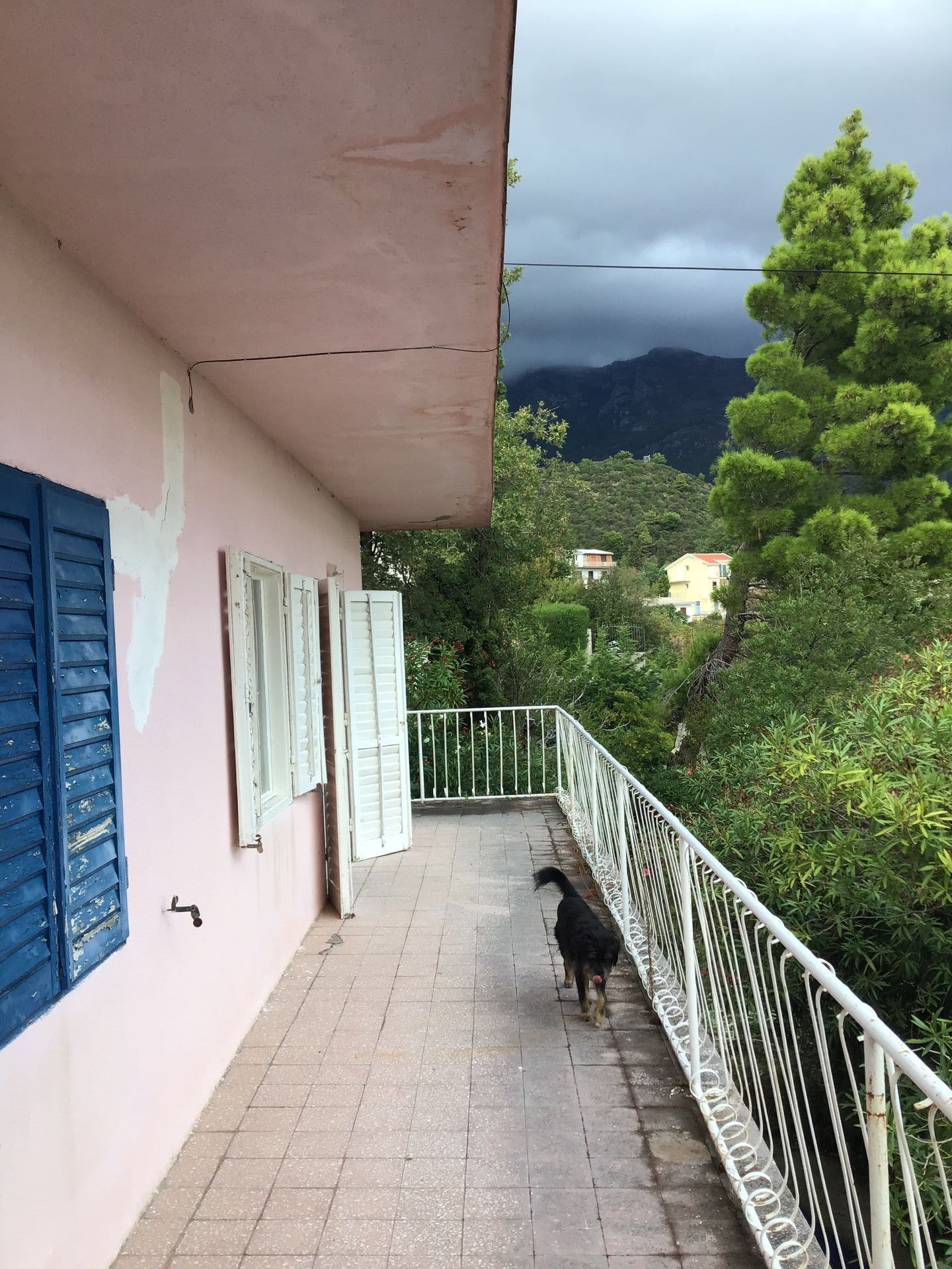 amforaproperty.com/Porodična kuća 260m² sa pogledom na more – Sutomore, Zagradje