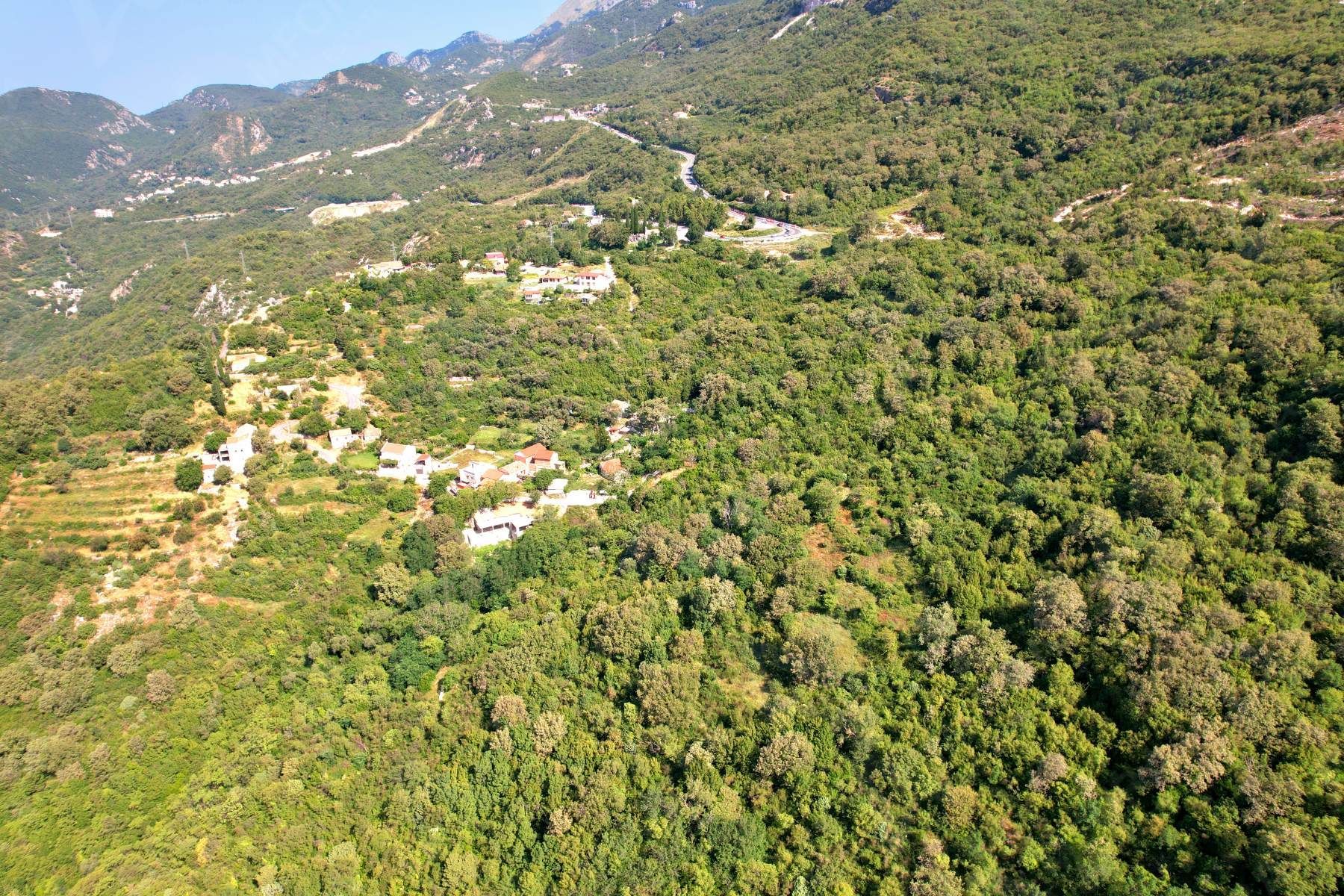 amforaproperty.com/Zemljište 11.000m2 sa panoramskim pogledom na mora i  Budvansku rivijeru