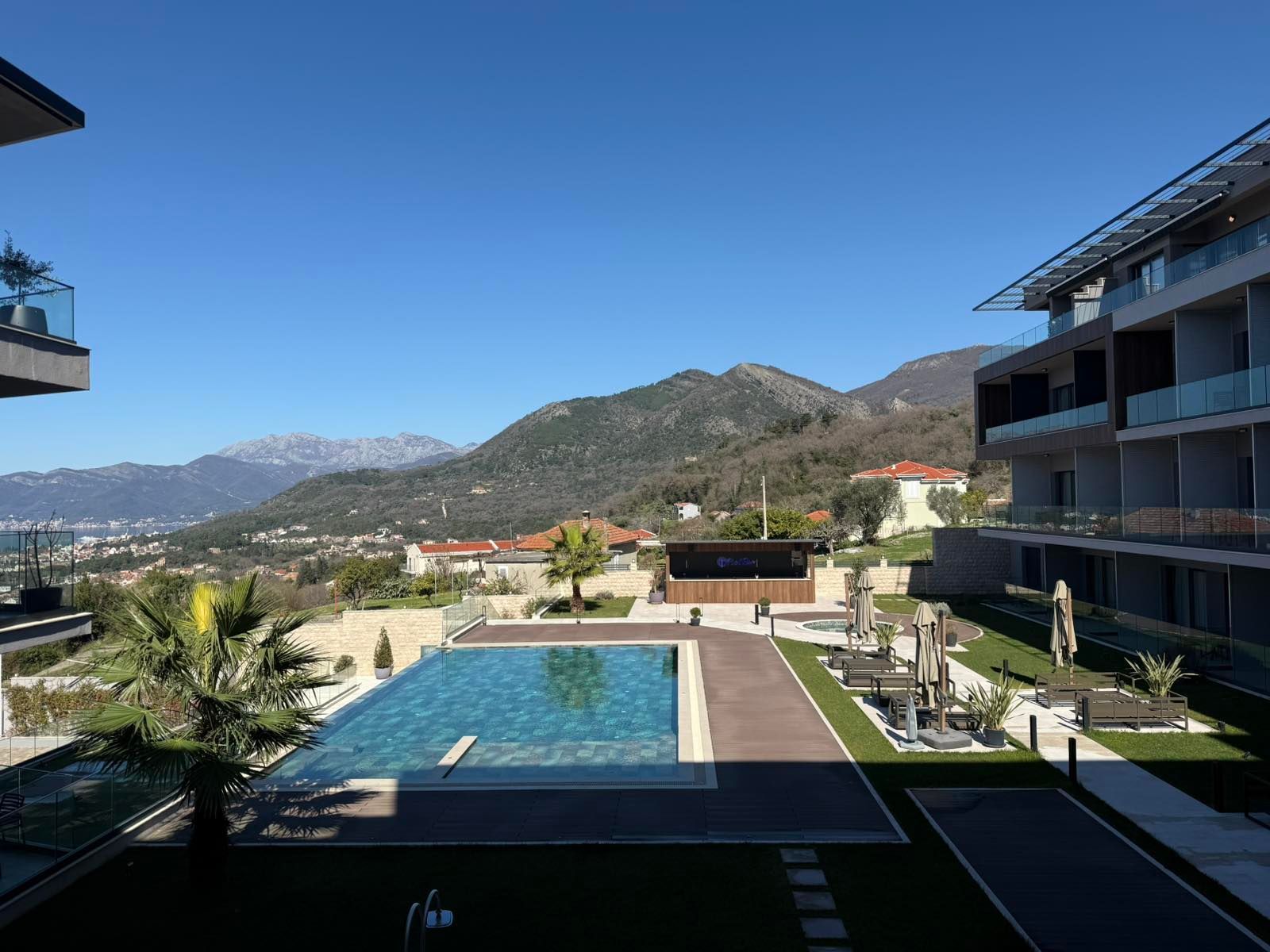 amforaproperty.com/Luksuzan trosoban stan 79.7 u prestižnom kompleksu sa bazenom-Kavač, Kotor