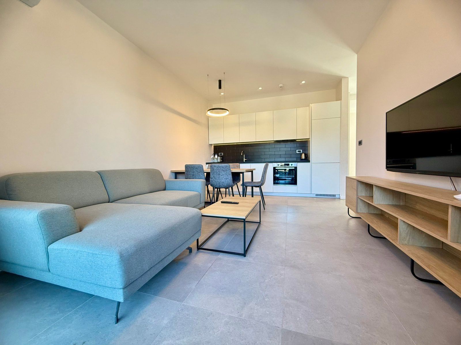 amforaproperty.com/Luksuzan trosoban stan 79.7 u prestižnom kompleksu sa bazenom-Kavač, Kotor