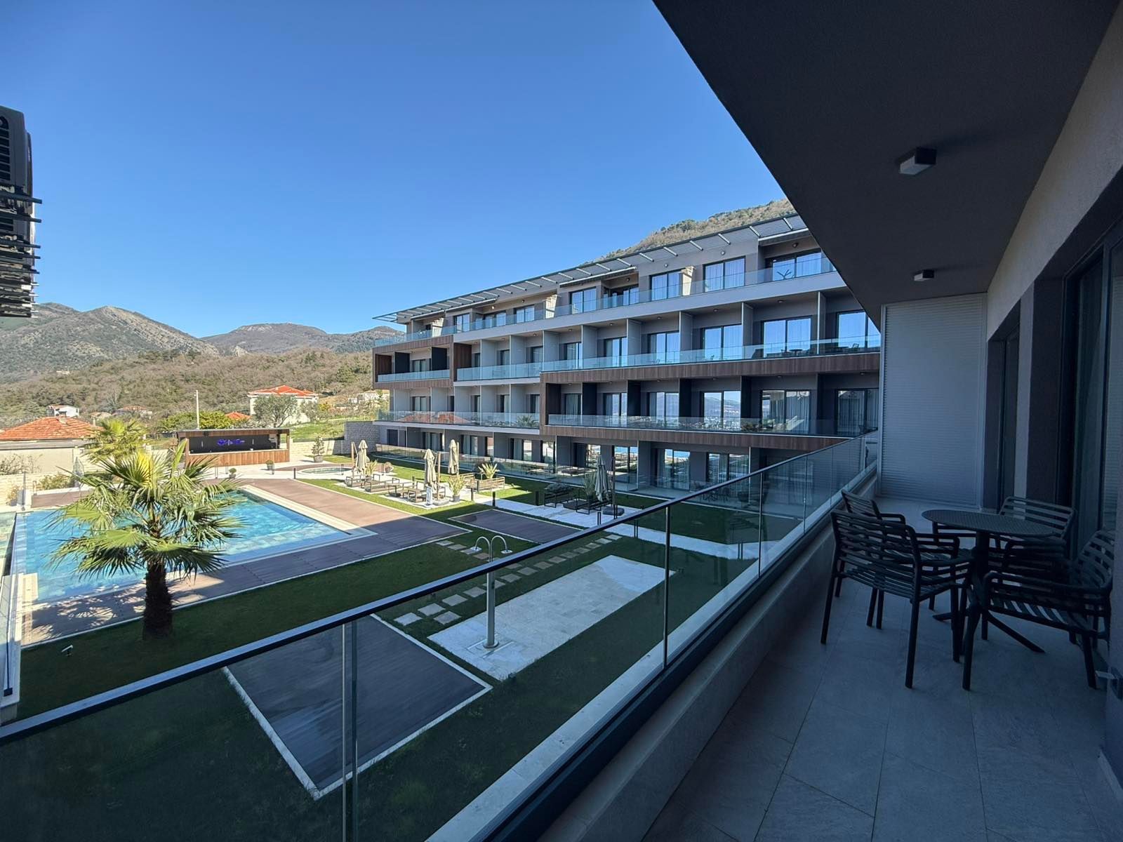 amforaproperty.com/Luksuzan trosoban stan 79.7 u prestižnom kompleksu sa bazenom-Kavač, Kotor
