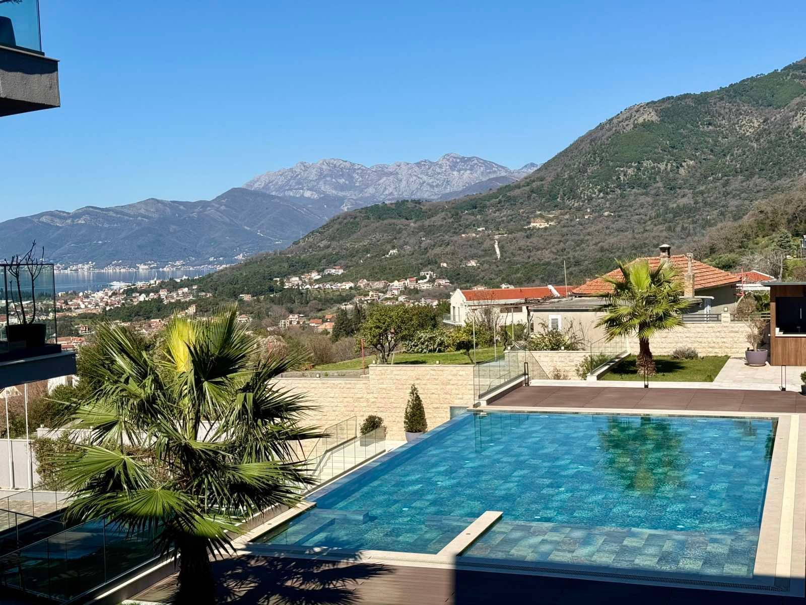 amforaproperty.com/Luksuzan trosoban stan 79.7 u prestižnom kompleksu sa bazenom-Kavač, Kotor